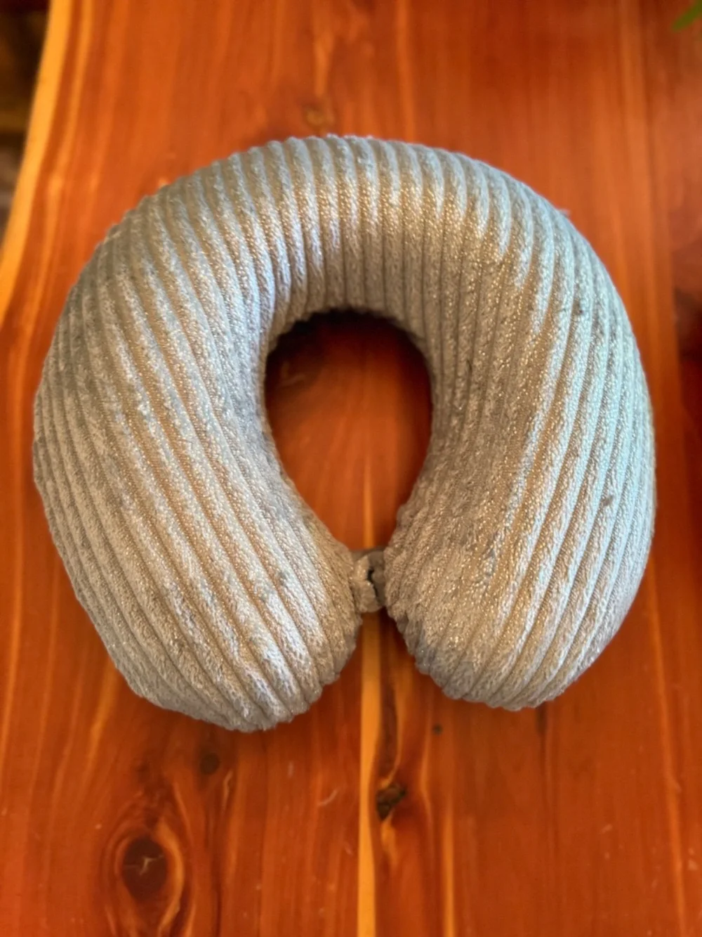 Travel neck pillow